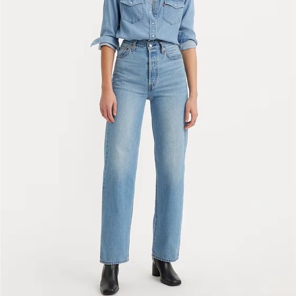 Levi's Denim - Levi’s Ribcage Straight Ankle Jeans Light Wash Size 31